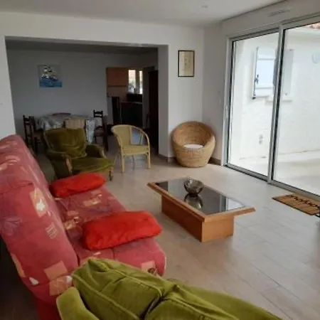 T4 Plain-pied Proche Plage, Terrasse, Parking, Animaux Acceptes - - Fr-1-324-559 * Saint-Gilles-Croix-de-Vie